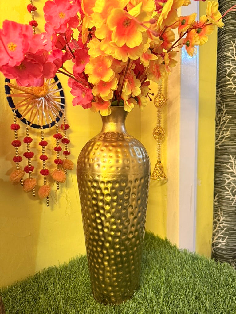 18" Gold Textured Metal Floor Vase – Handcrafted with a chevron pattern, perfect for modern homes, living rooms, corners & event décor. A stylish, eye-catching decorative accent