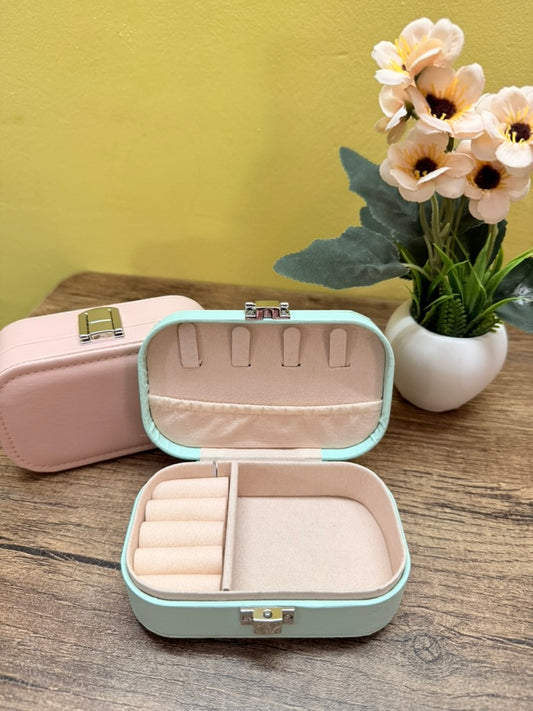 Compact and stylish ! Mini Jewelry Travel Case Small Travel Jewelry Organizer Portable Jewelry Box Travel Mini Storage Organizer Portable Display Storage Box For Rings Earrings Necklaces Gifts, Multicolor,