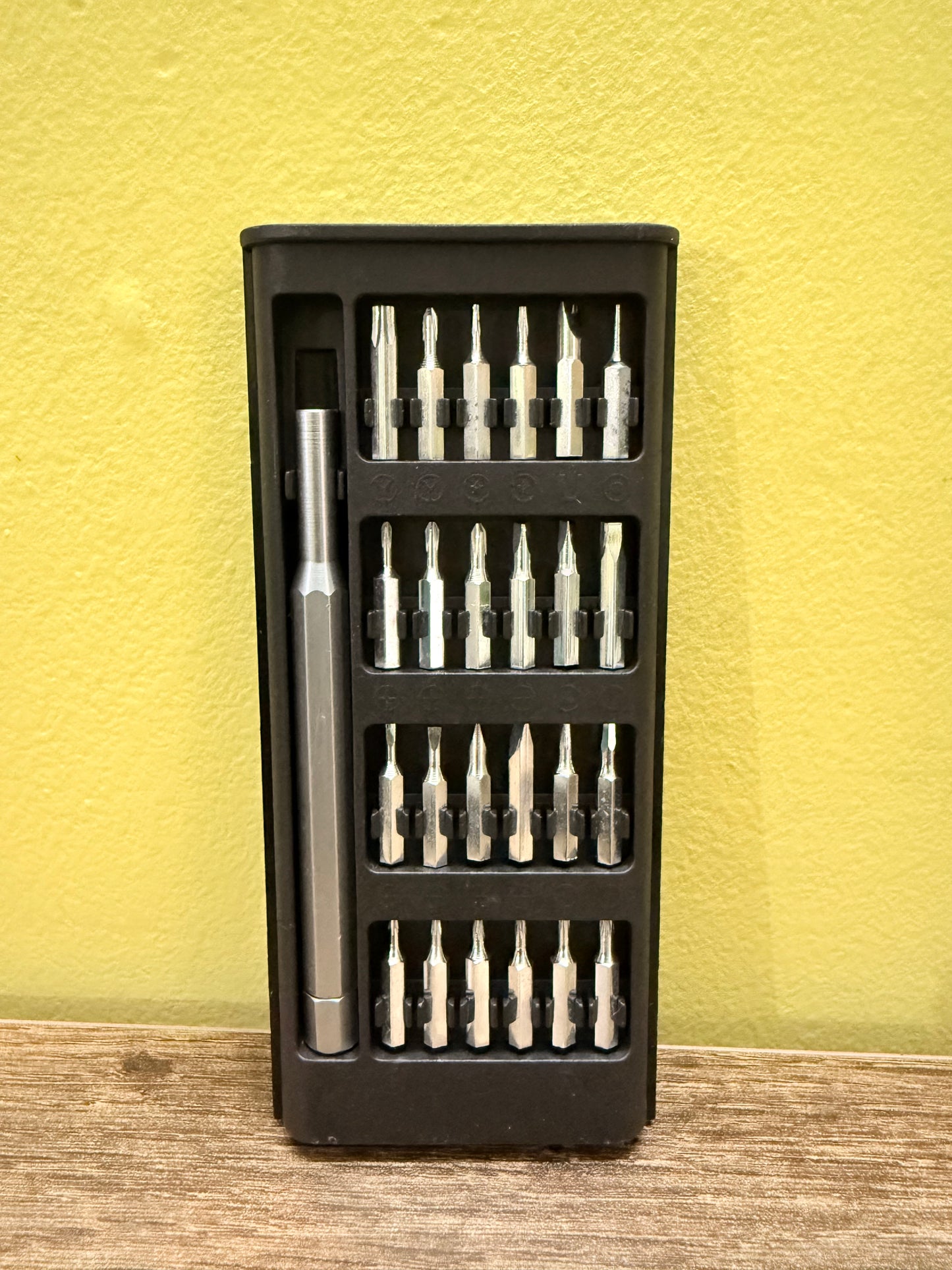 24-Piece Precision Magnetic Screwdriver Set – Compact and multifunctional, ideal for repairing electronics, phones, tablets, and more. Includes mini bits in a pocket-size kit for easy storage and use