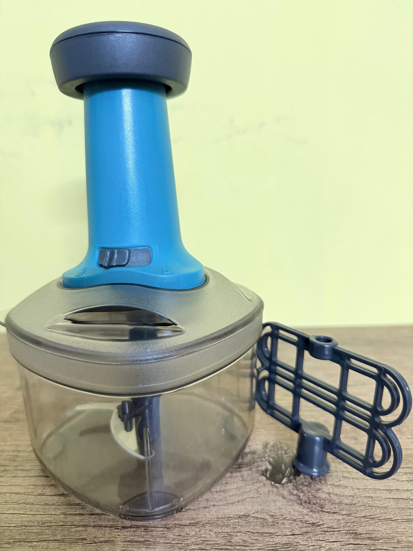 Manual Hand Press Push Chopper with Multi-Blades and Blender for Effortless Chopping Vegetables & Fruits Chopper Mixer Cutter to Cut Onion, Salad, Tomato, Potato Indian Multicolor (700 ML)