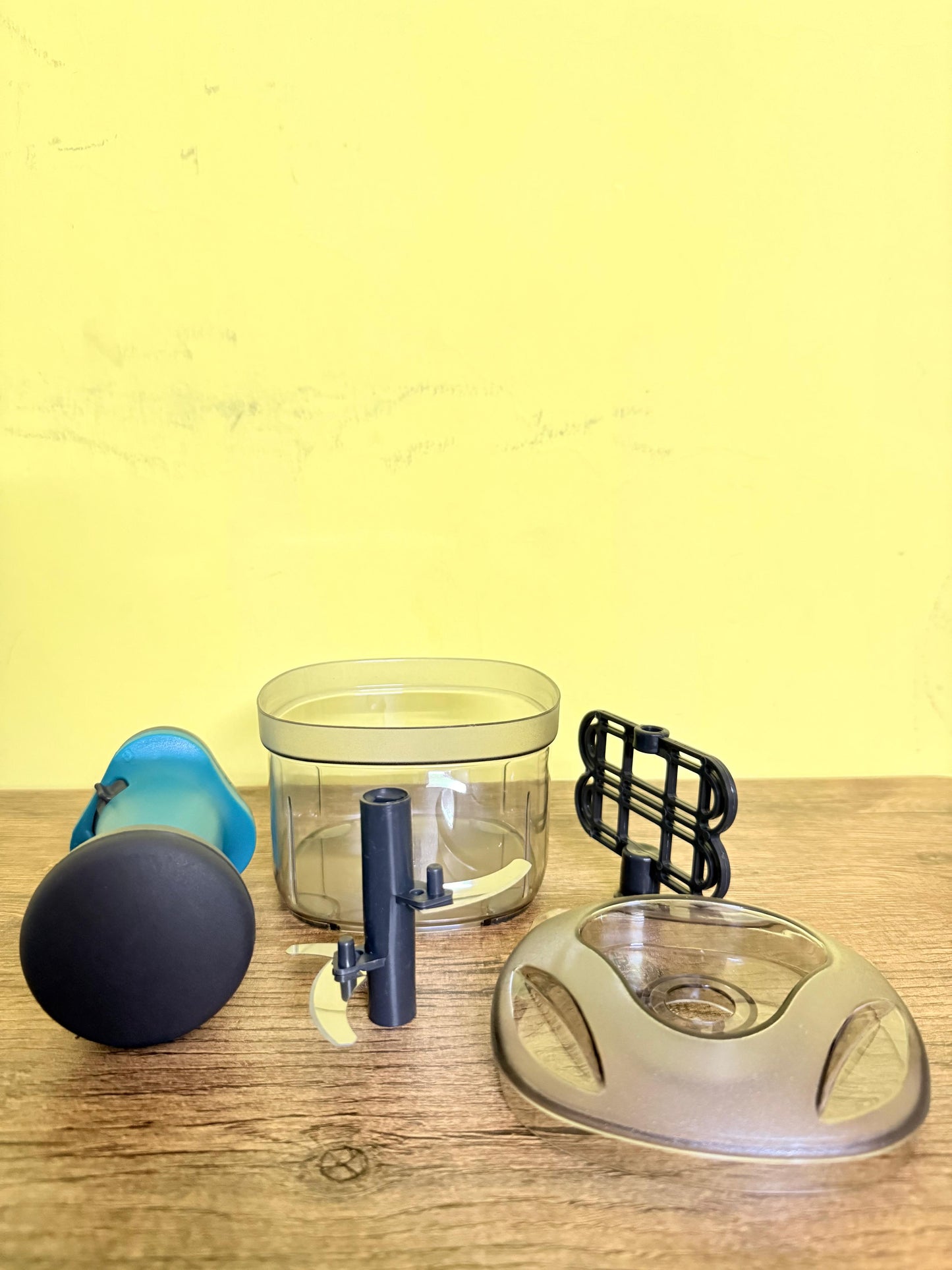 Manual Hand Press Push Chopper with Multi-Blades and Blender for Effortless Chopping Vegetables & Fruits Chopper Mixer Cutter to Cut Onion, Salad, Tomato, Potato Indian Multicolor (700 ML)